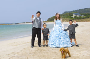 家族で結婚写真